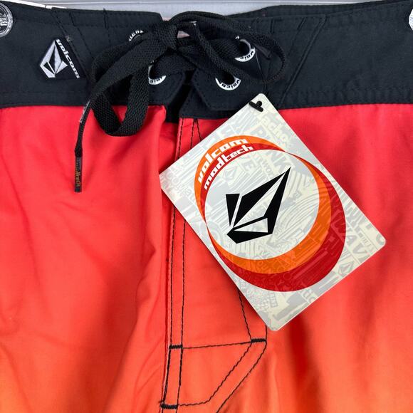 Volcom Men’s Size 30 Fade Board Shorts No Stretch - Picture 2 of 9